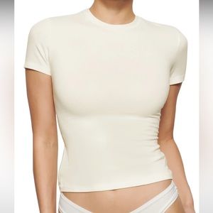 NWT Skims Stretch Cotton Tshirt in Bone